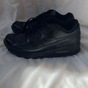 Nike Black Air Max, Size 5Y
